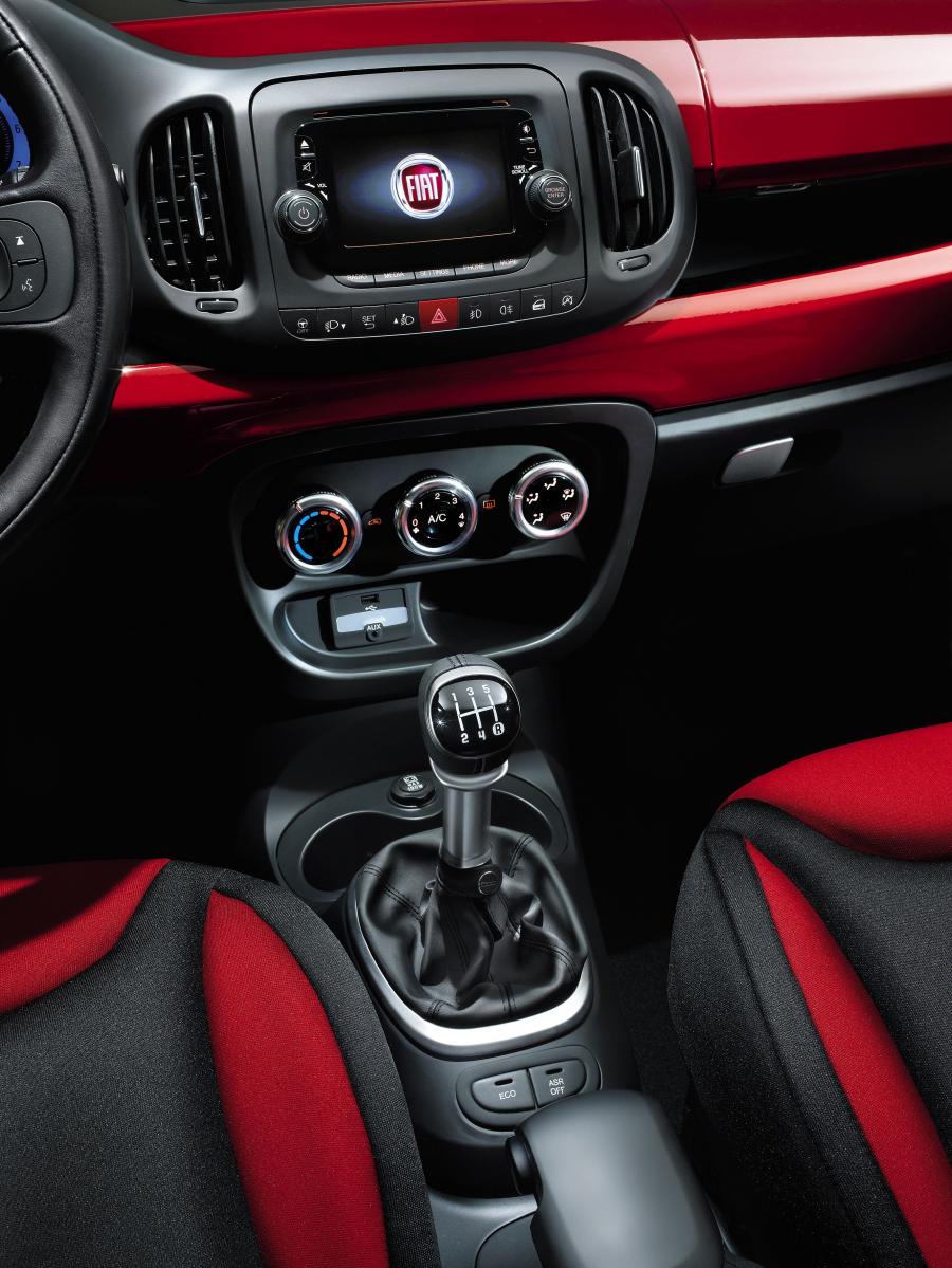  Fiat 500L 2012 года  (фото 17 из 84)